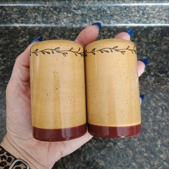 Rustic Star and Willow Tree Salt and Pepper Shakers - Picture 2 of 5